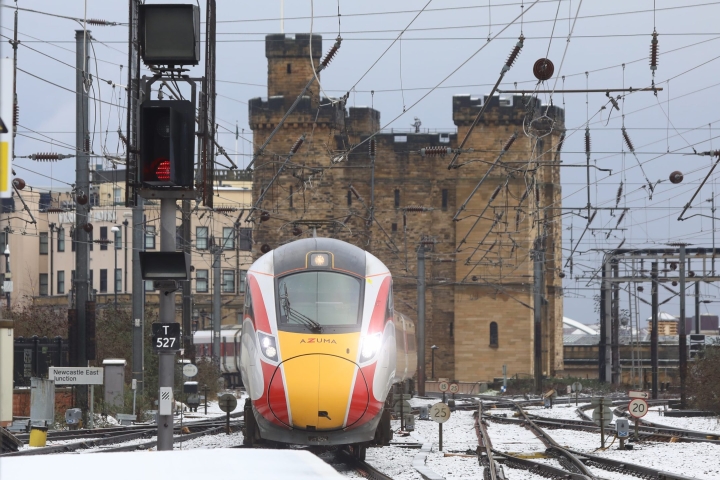 LNER-Azuma-arriving-at-a-snowy-Newcastle-Central-Station_cropped-scaled.jpg