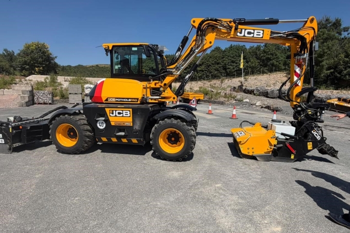 JCB-pothole.jpg