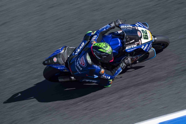 R11_Estoril_WorldSBK_2026_Friday_Manzi_Action_2-scaled-1.jpg