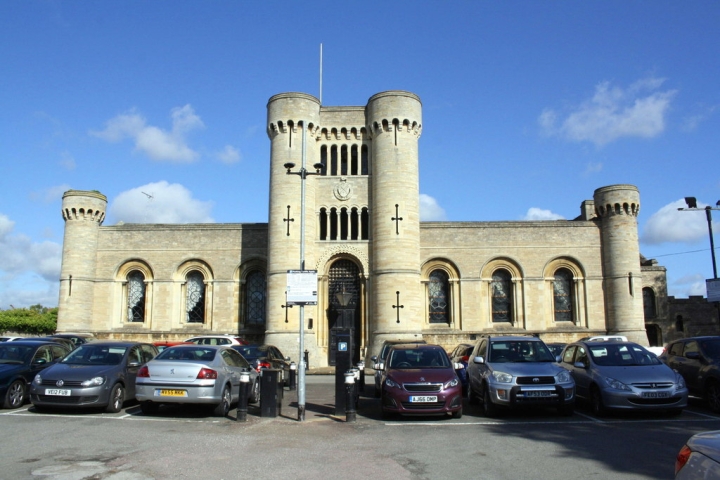 Sessions_House_Thorpe_Road_geograph_6498355.jpg